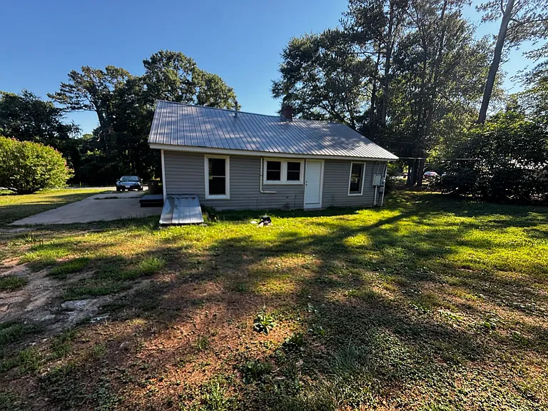 408 Ross Grove Rd E — Photo 2