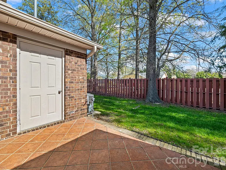 1933 Ebenezer Rd — Photo 23