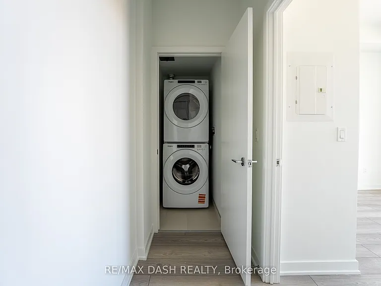 1007 The Queensway #313 — Photo 11
