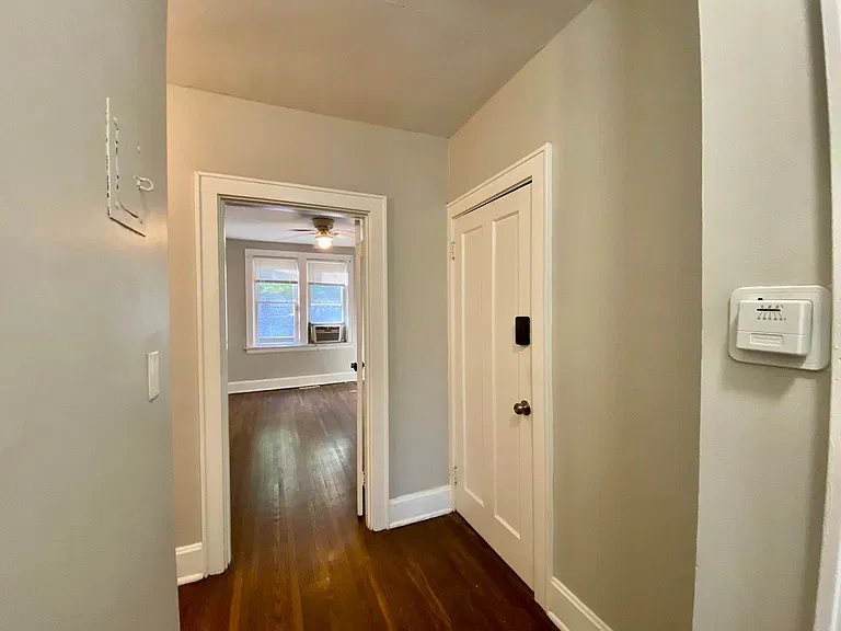 1029 Dana Apts — Photo 17