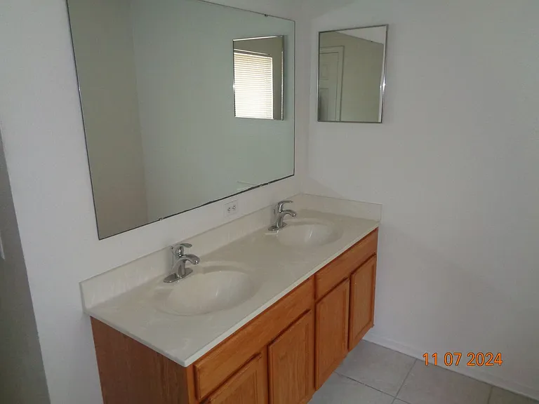 1914 Lynn River Dr — Photo 30