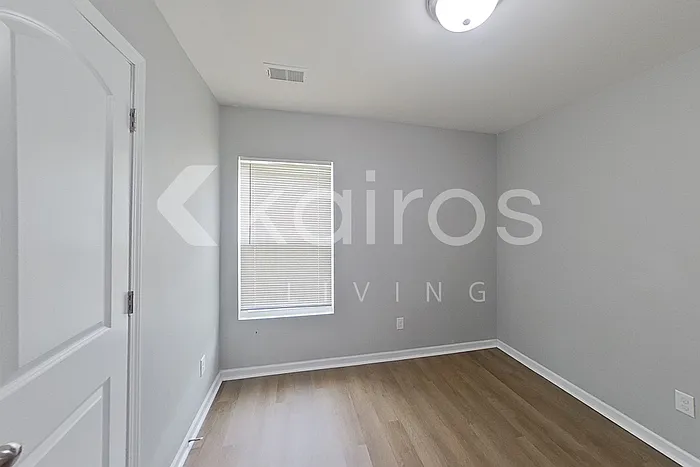 1010 E Macree Ter — Photo 7