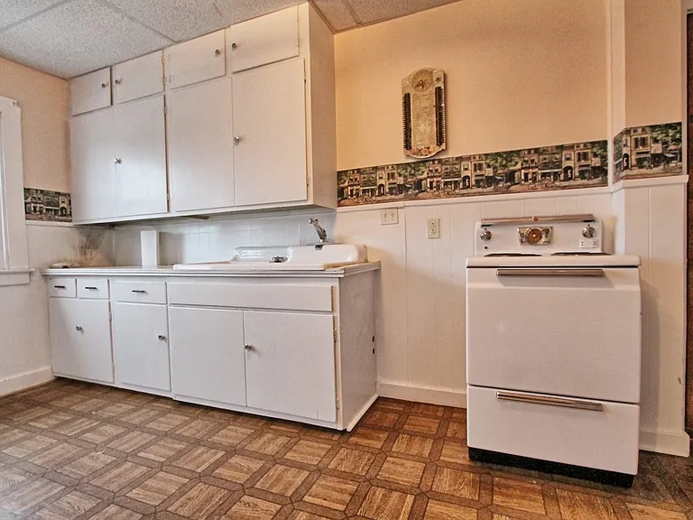 400 Court St #6 — Photo 4