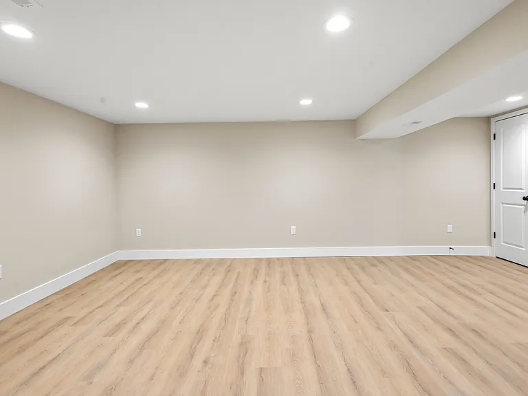 2628 Linden Pl — Photo 17