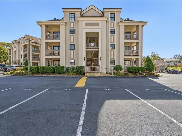 423 Harbour Point APT 305, Virginia Beach, VA 23451