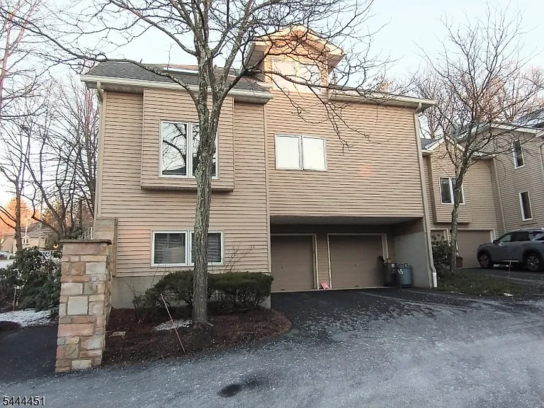 55 Clarken Dr — Photo 17