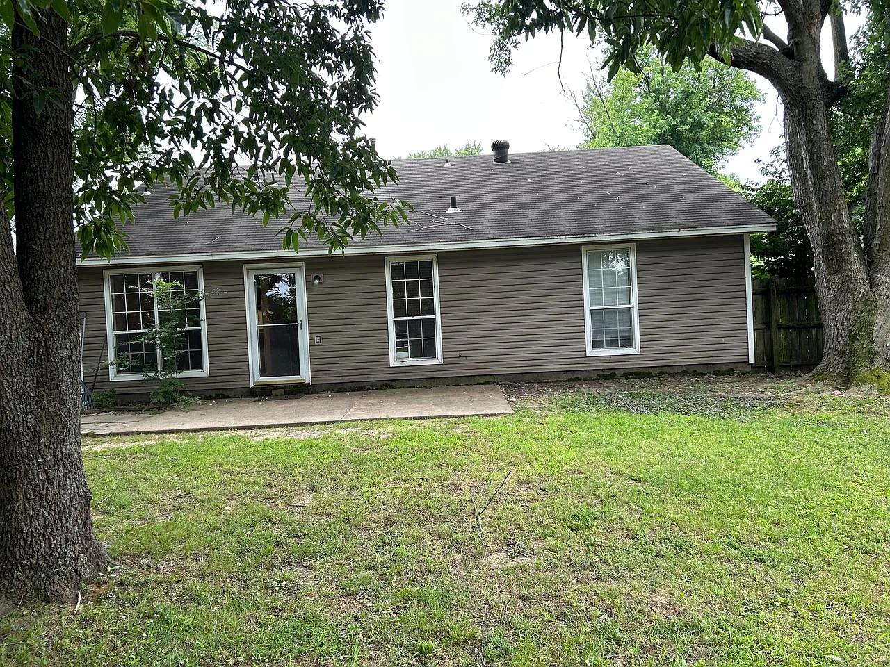 1306 Medallion Cir — Photo 2