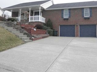 621 Preferred Dr, Washington, PA