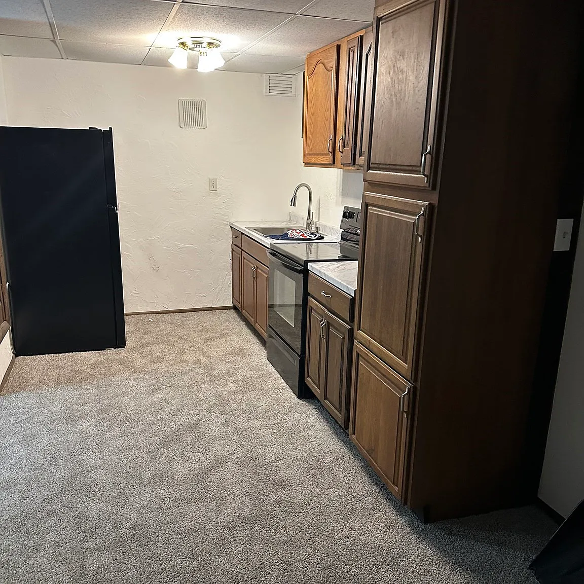 2 bed, 1.0 bath, 3000 sqft, $2,200 — Photo 2