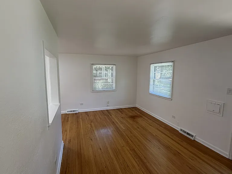 2525 S Clayton St — Photo 40