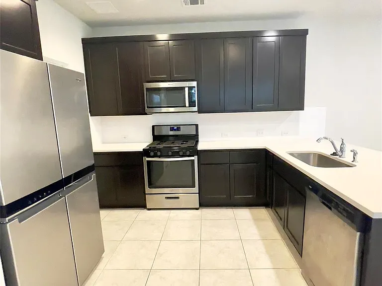 1725 Fountain Bridge Dr — Photo 11
