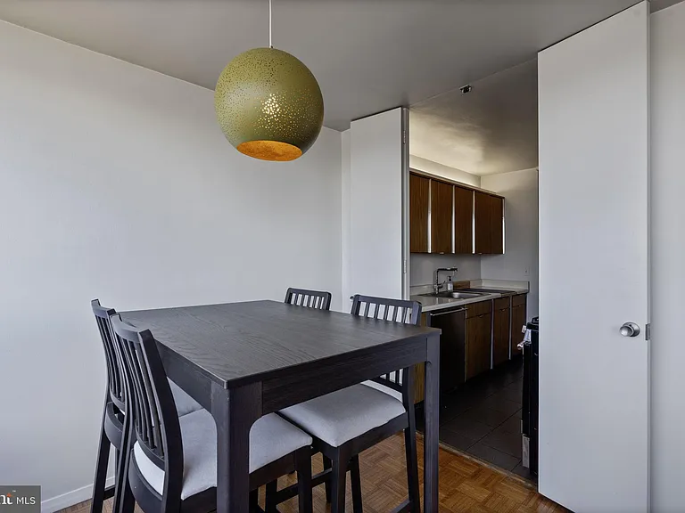 4000 N Charles St #905 — Photo 8