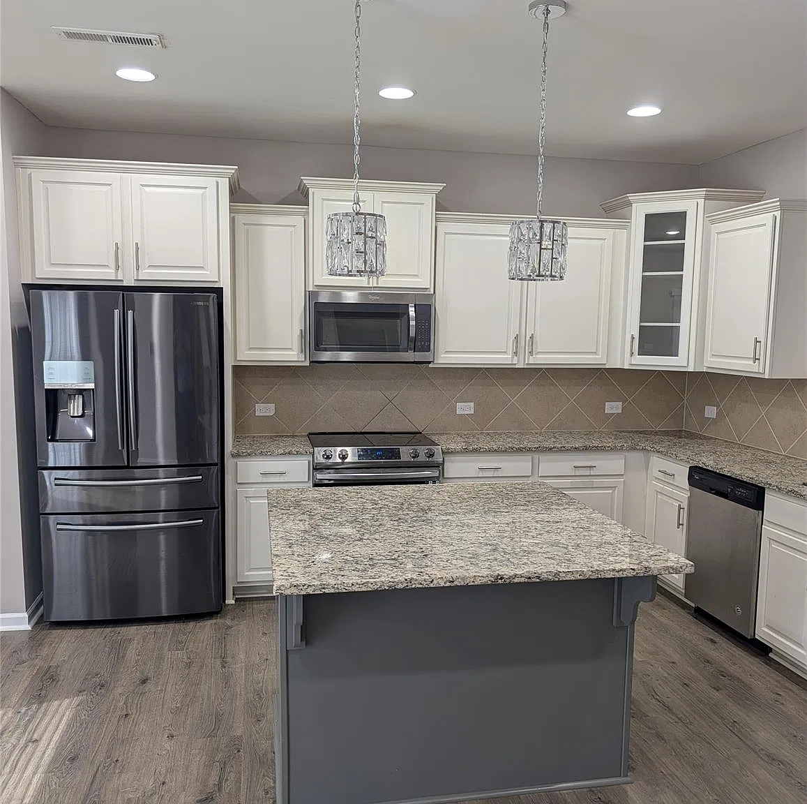 4 bed, 2.5 bath, 2221 sqft, $2,795 — Photo 4