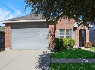 1721 Diamond Lake Trl, Justin, TX 76247