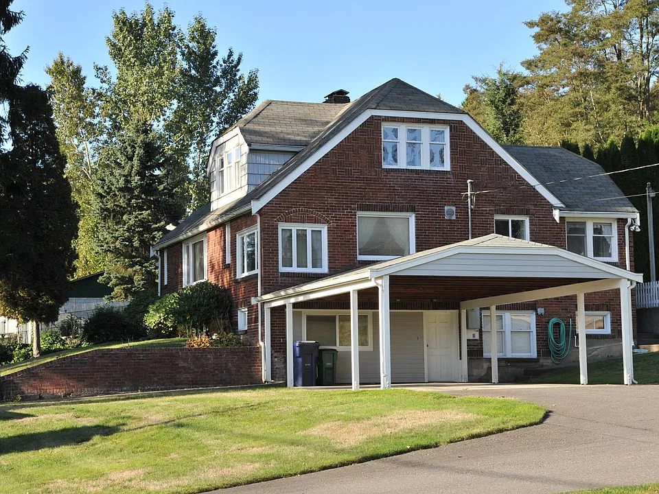 14314 Woodinville Redmond Rd NE