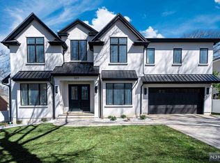 327 Ross Rd, Paramus, NJ 07652