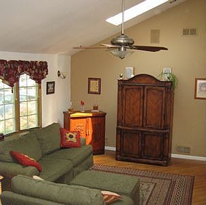 Vaulted Ceilings/Skylights