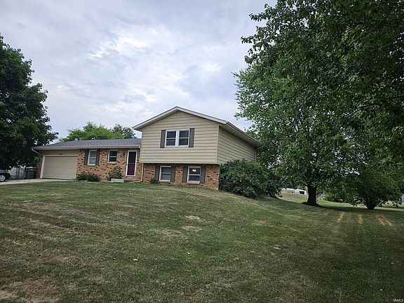 3rd image of 24801 Johannes Ct