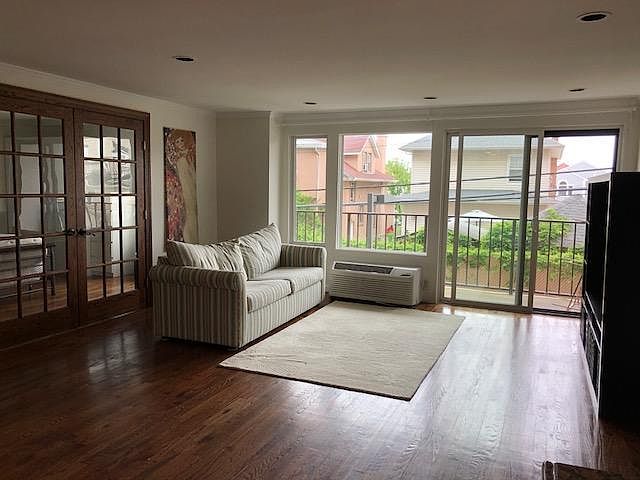 1st image of 235 W Park Ave #10