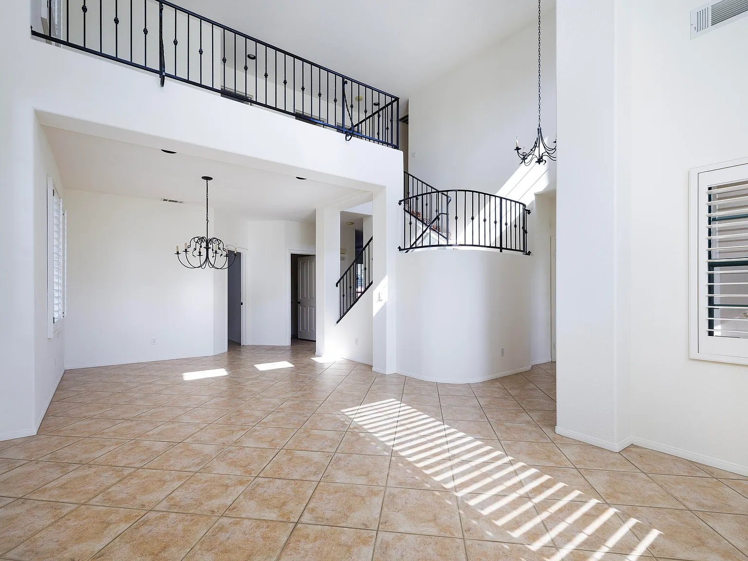 4 bed, 3.0 bath, 2431 sqft, $7,500 — Photo 4