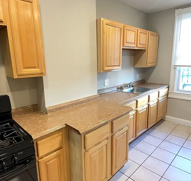 520 N Decker Ave — Photo 2