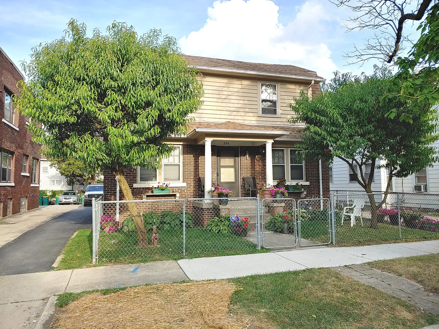 326 Pine St photo 1