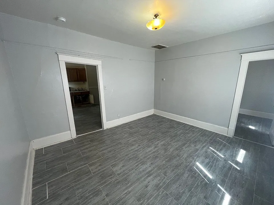 1938 W Rogers Street 1974 S #20
