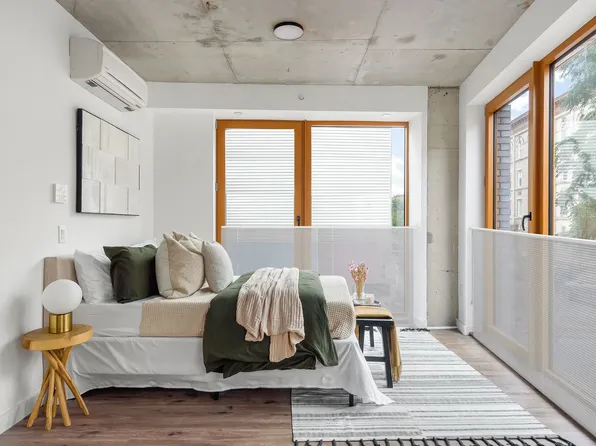 540 Graham Avenue image 3 of 16