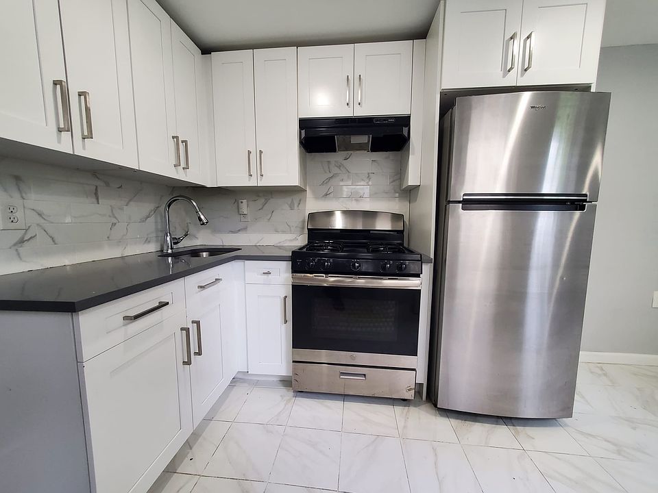 1st image of 174 Hopkins Ave #3