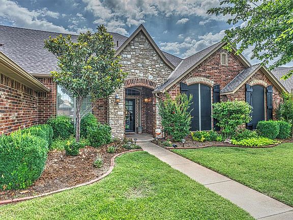 4th image of 1409 NW 165th Ct