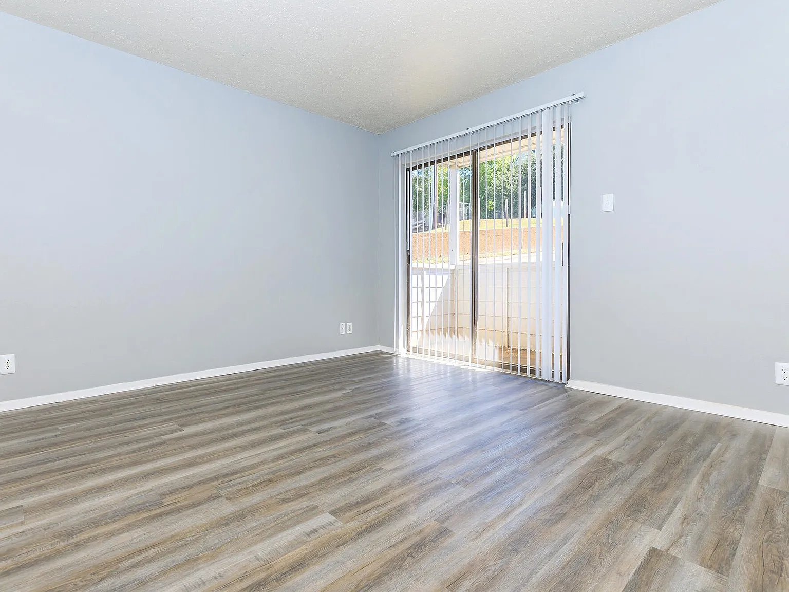 Sunridge Apartments — Photo 4