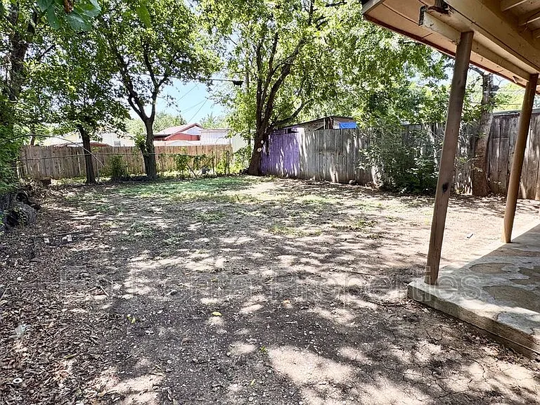 525 W Hammond St — Photo 22