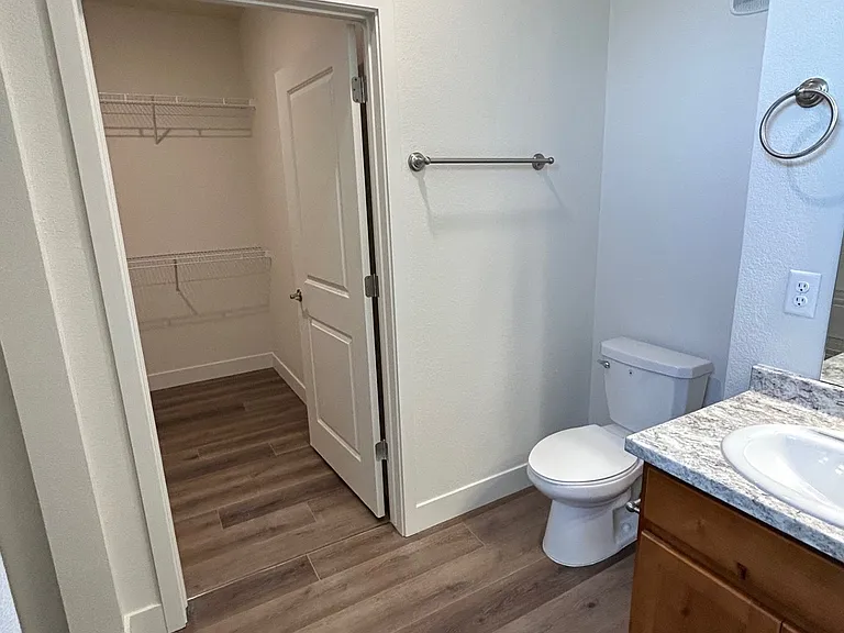 The Overlook Apartments — Photo 43