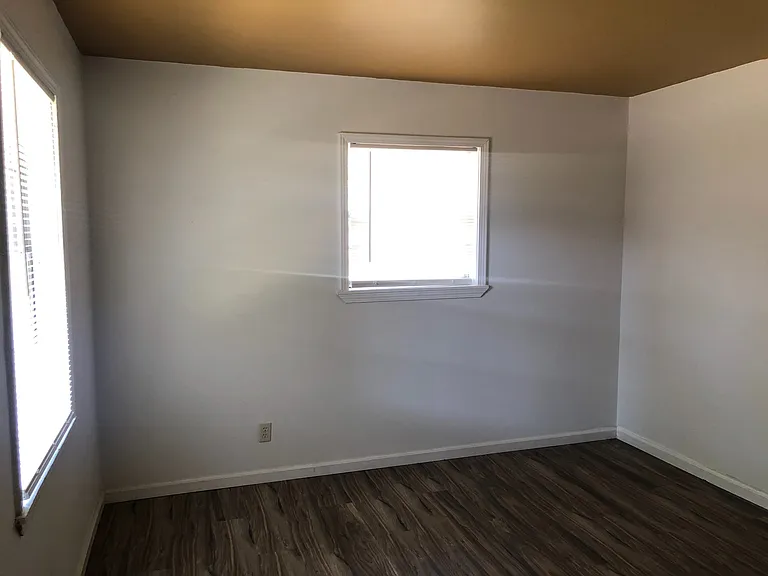 515 & 517 Wilson Ave SW — Photo 3