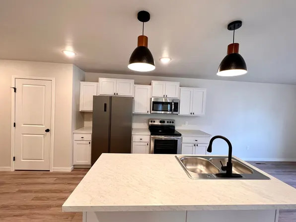 Thames Crossing, 826-834 Thames Ct #850-09, Grand Forks, ND 58203