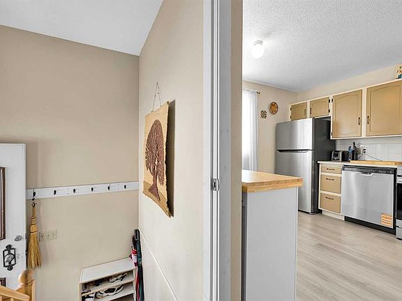 5th image of 116 N Huntwick Way NE