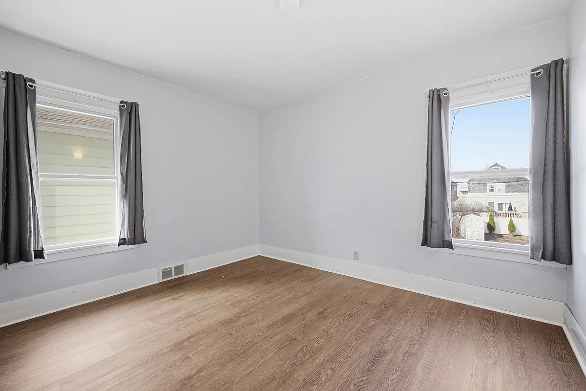 Photo 2 of 23 - 324 Crestwood Ave #2 - Buffalo, NY Building Photo - 324 Crestwood Ave #2