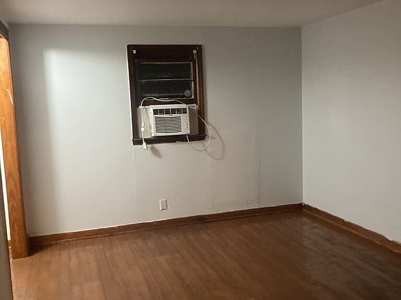 4th image of 105 Church St