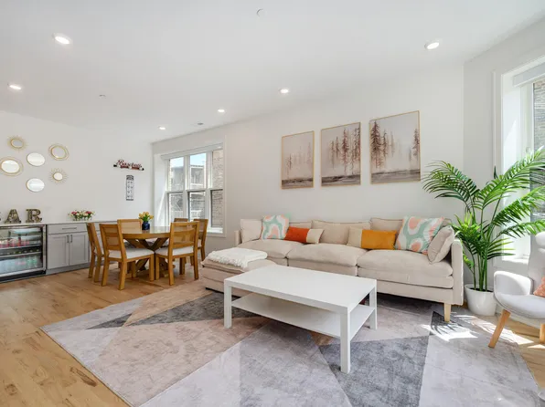 3615 N Wilton Ave #3, Chicago, IL 60613