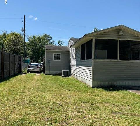 4th image of 2941 W 10th St