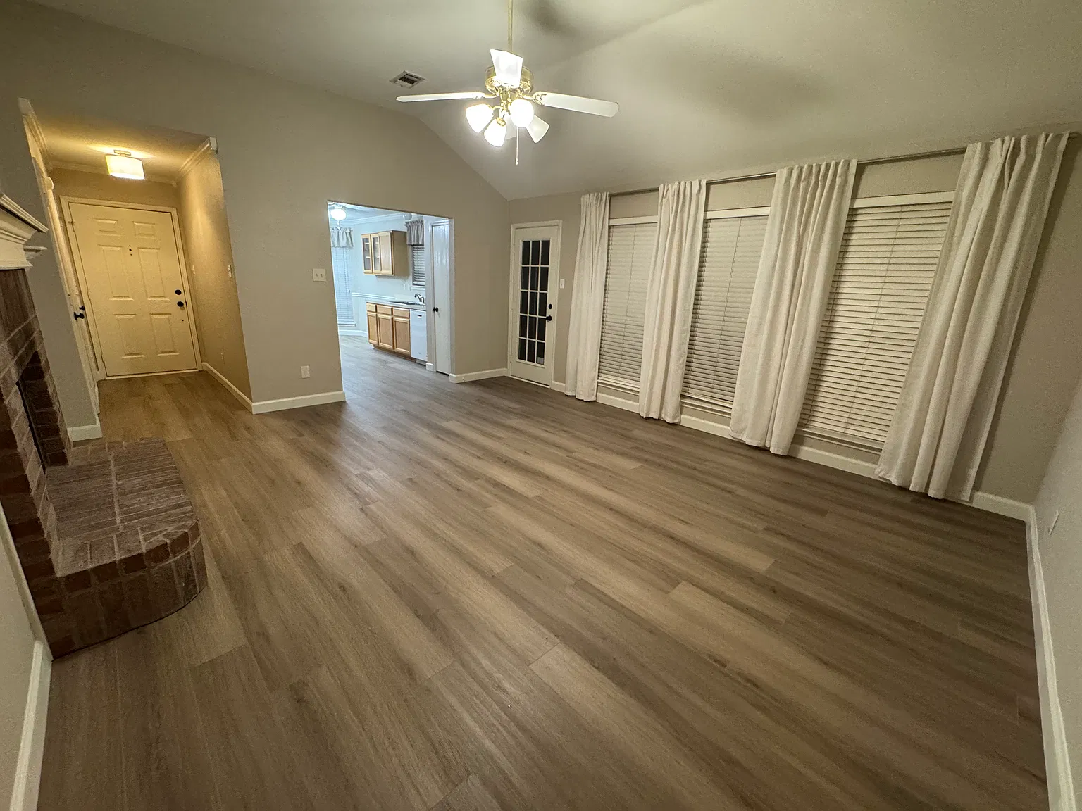 3 bed, 1315 sqft, $2,500 — Photo 3