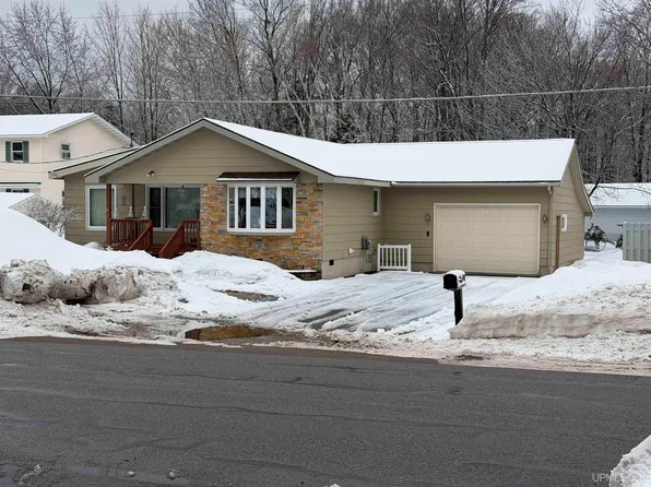 375 Meeske Ave, Marquette, MI 49855