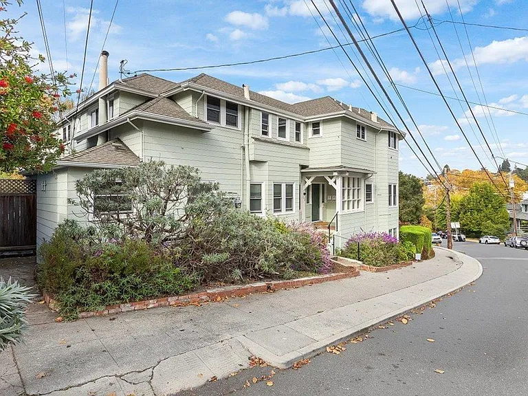 123-133 Echo Ave — Photo 1