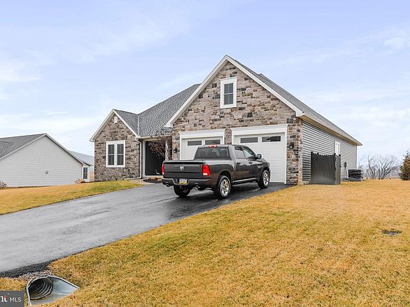 2nd image of 266 Cresthaven Dr