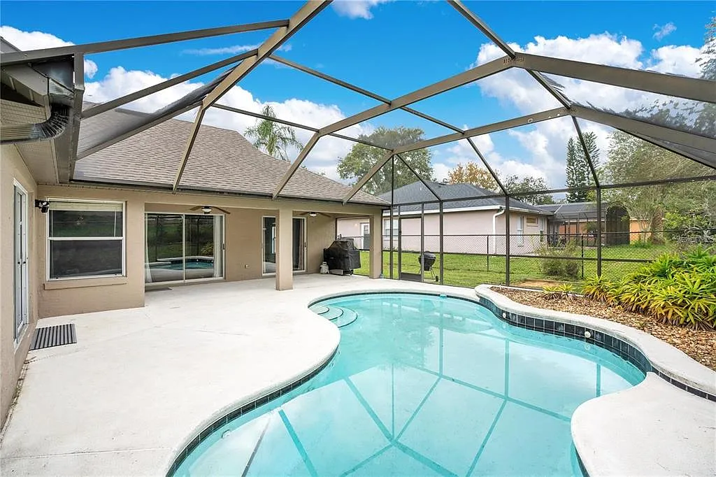 4 bed, 3.0 bath, 2424 sqft, $3,400 — Photo 4