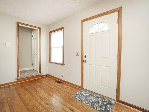 4th image of 2828 Whittier Ave