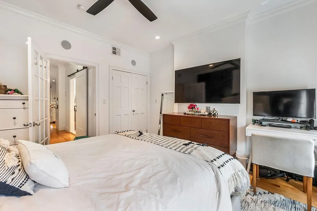 2 bed, 1.0 bath, $4,200 — Photo 3