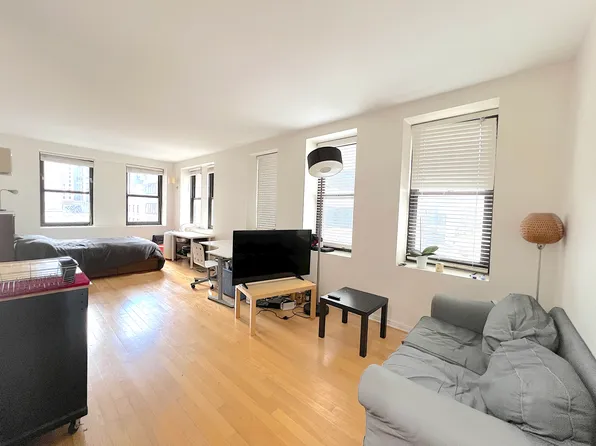 56 Pine Street 15B image 2 of 4