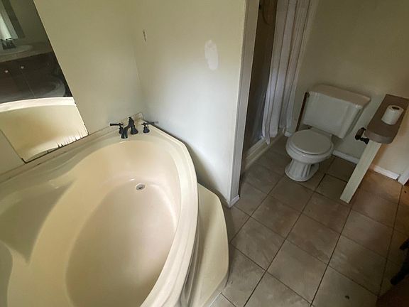 3rd image of 4225 SE 131st Pl
