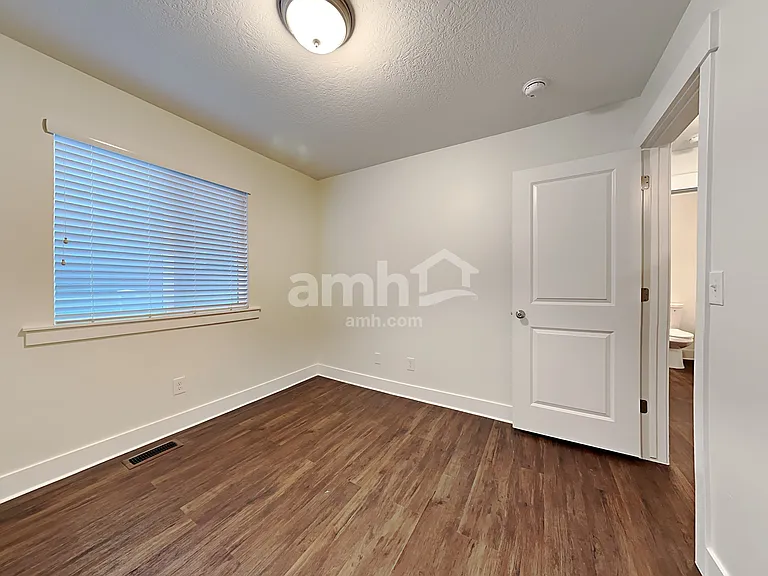 1742 E Shadow Dr — Photo 13